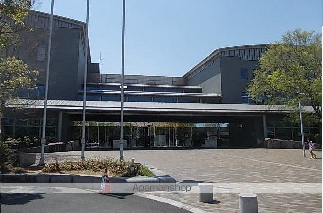 図書館　県立図書館様（図書館）まで1500m