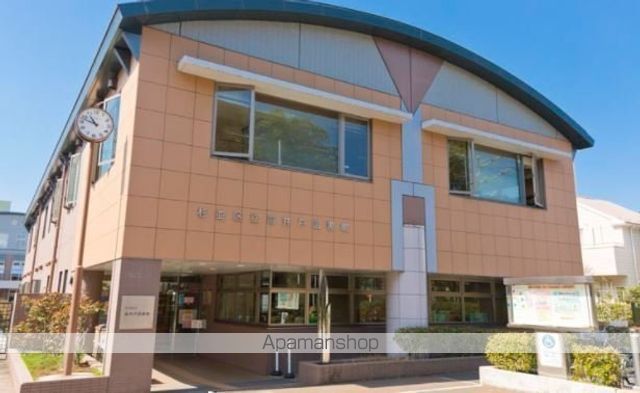 図書館　杉並区立高井戸図書館（図書館）まで989m