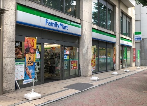 コンビニ　ファミリーマート 日本橋本町二丁目店（コンビニ）まで172m