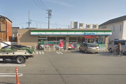 コンビニ　ファミリーマート 中川松葉町店（コンビニ）まで826m