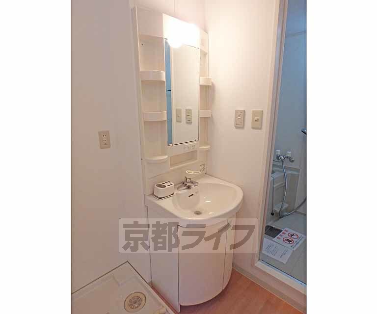 洗面設備　独立洗面台です。