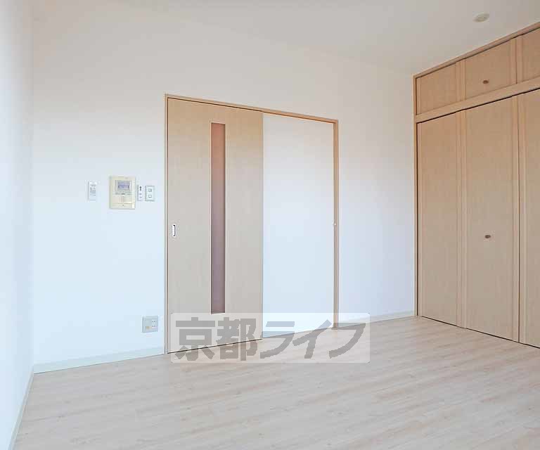 居室・リビング　おしゃれなフローリングのお部屋です。