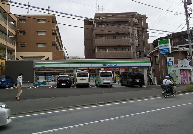 コンビニ　ファミリーマート吉田町店（コンビニ）まで550m