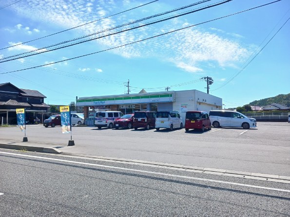 コンビニ　ファミリーマート西原二丁目店（コンビニ）まで500m