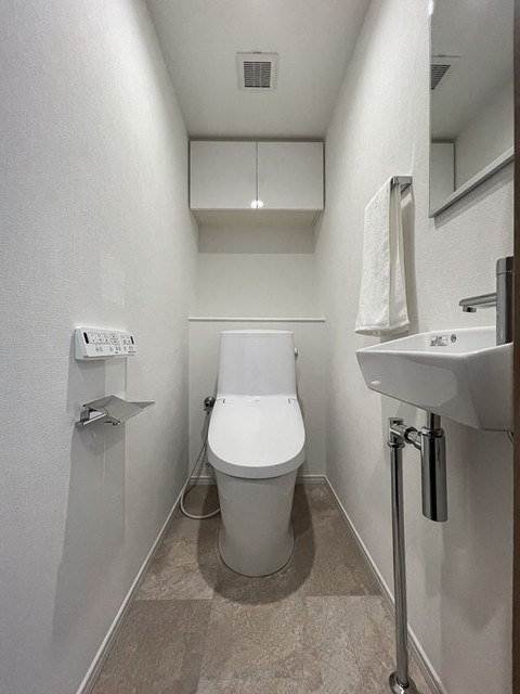 トイレ　※写真は同タイプ住戸です。