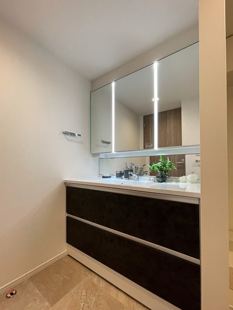洗面設備　※写真は同タイプ住戸です。