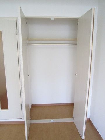 収納　ハンガーか掛け付き収納