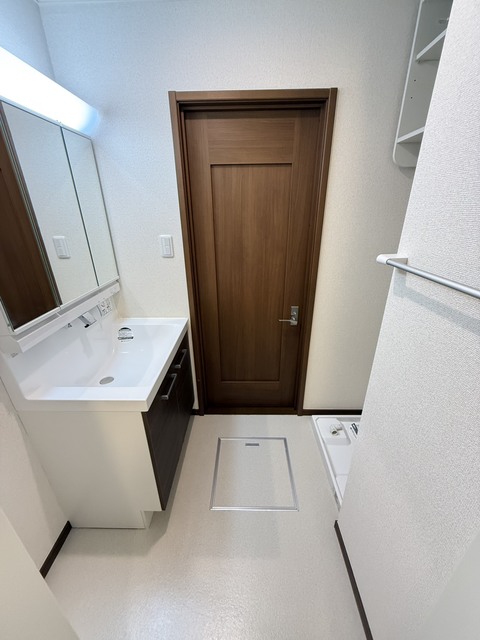 洗面設備　別部屋参考写真です