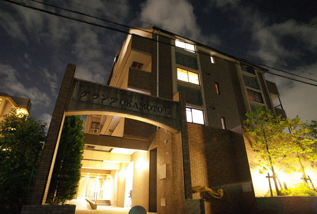 建物外観　夜に撮影しました