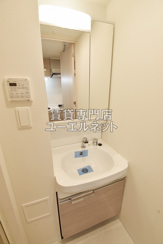 洗面設備　シャワー付洗面台