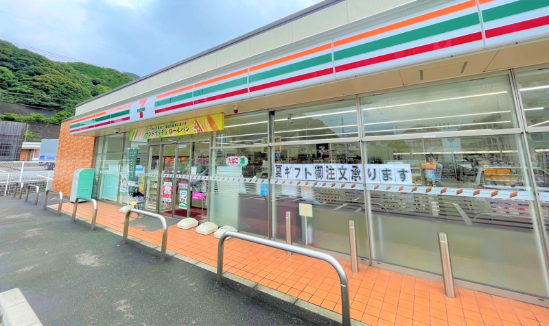 コンビニ　セブンイレブン長崎東町店（コンビニ）まで545m