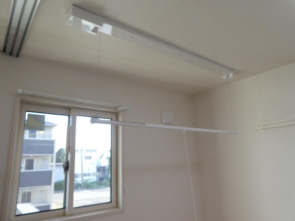 その他設備　室内物干し
