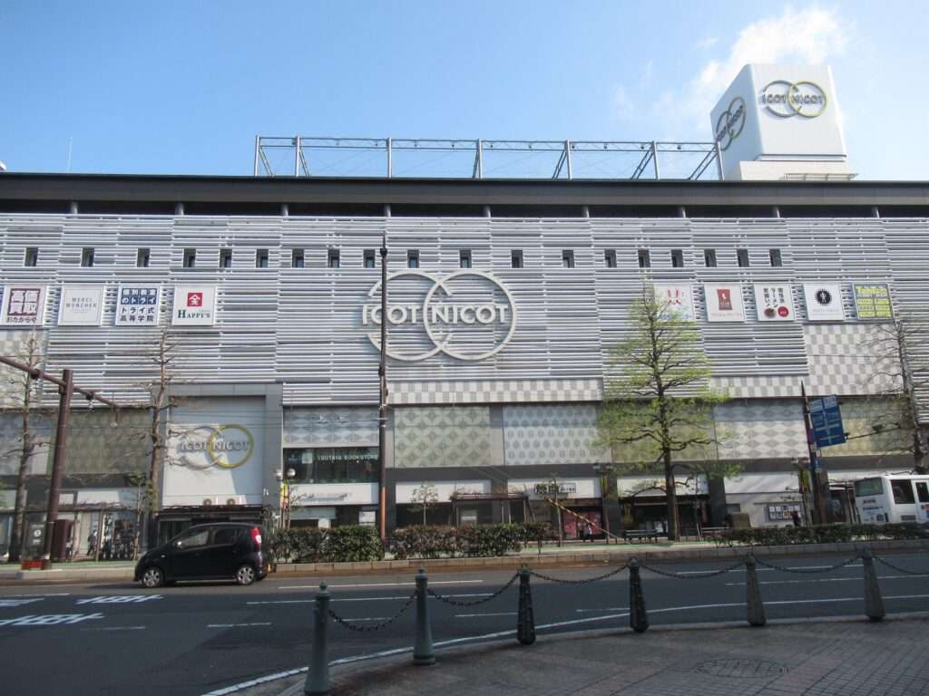 スーパー　天満屋ハピーズ岡山駅前店（スーパー）まで352m