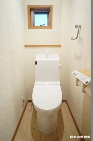 トイレ　落ち着いた色調のトイレです♪
