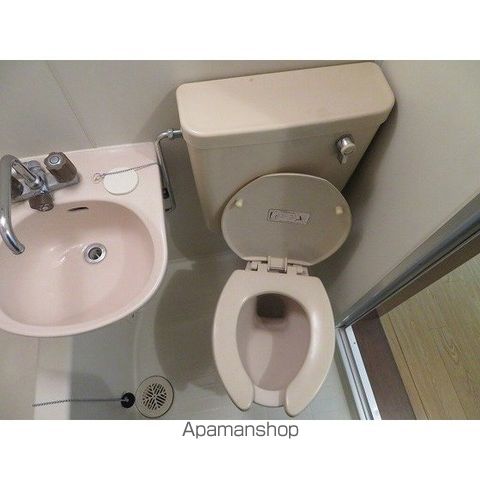 東急東横線 祐天寺駅 徒歩9分 2階建 築38年のトイレ写真