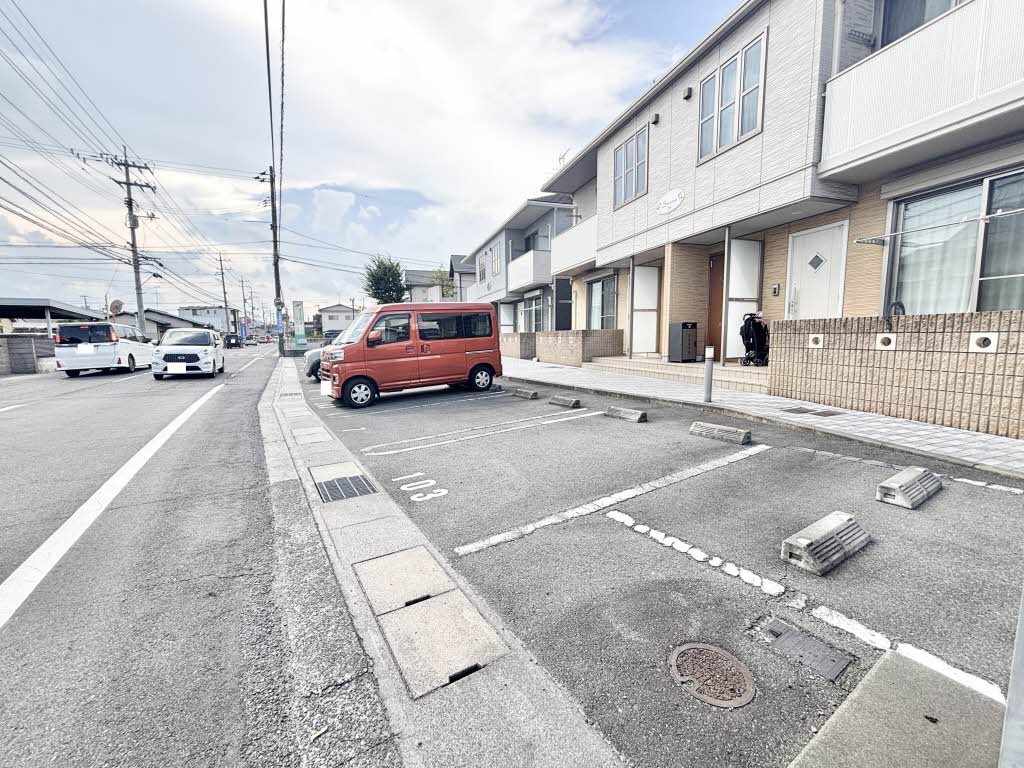 駐車場　1台無料♪