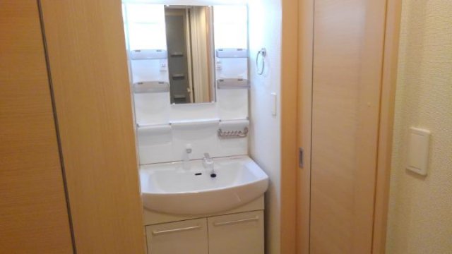 洗面設備　コンパクトで使いやすい洗面所