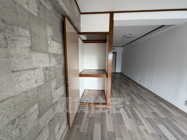 地下鉄御堂筋線 新大阪駅 徒歩7分 11階建 築43年の内装写真