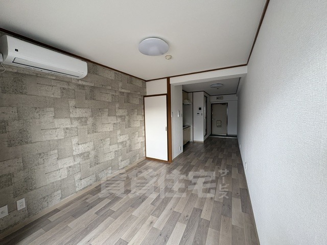 地下鉄御堂筋線 新大阪駅 徒歩7分 11階建 築43年の内装写真