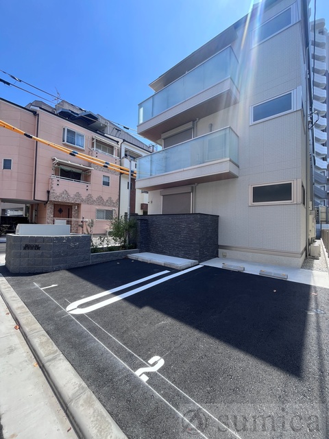 その他共有部分　広々とした敷地内駐車場を完備♪♪