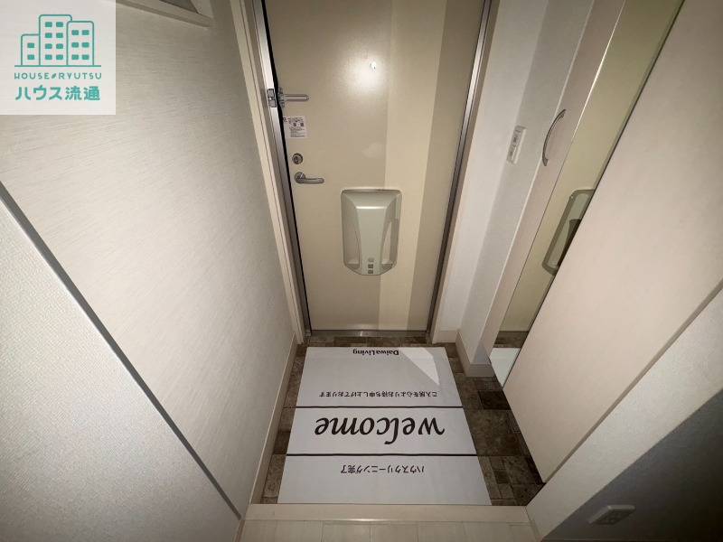 玄関　※写真は別号室