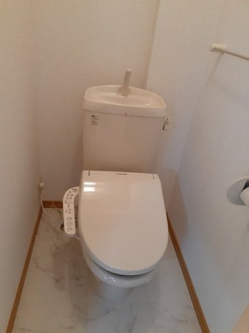 トイレ　清潔感のあるトイレです