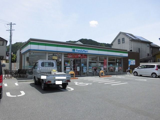 コンビニ　ファミリーマート能登川店様（コンビニ）まで300m