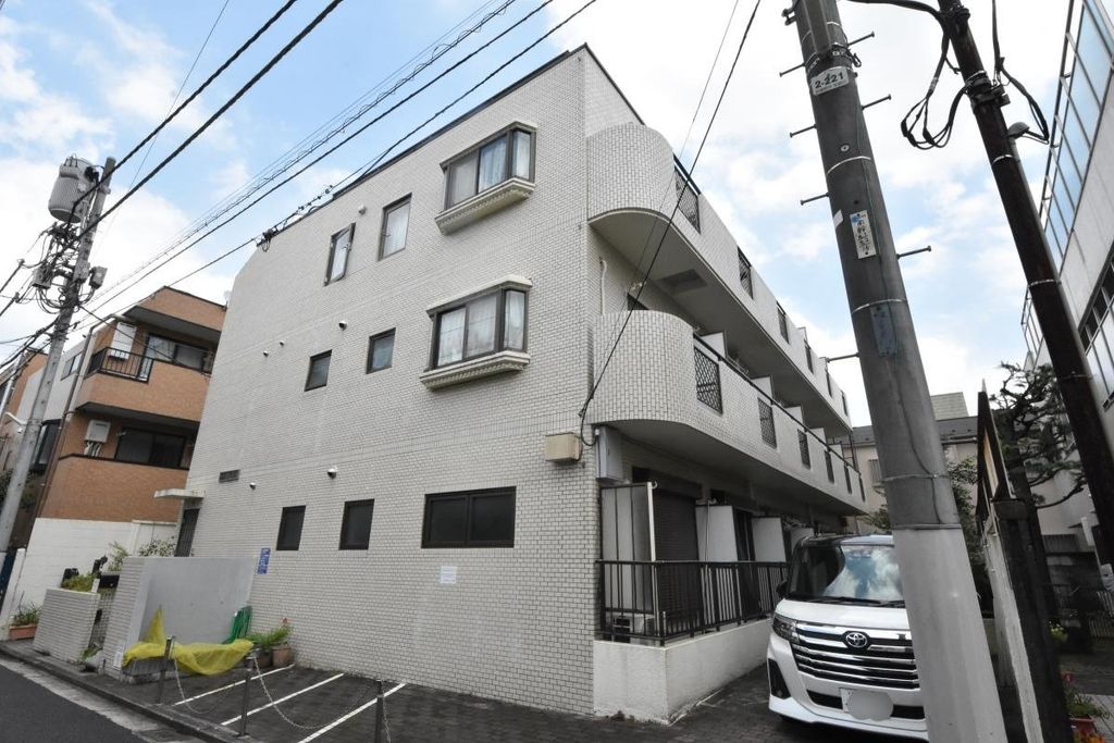 建物外観　中道通りすぐです