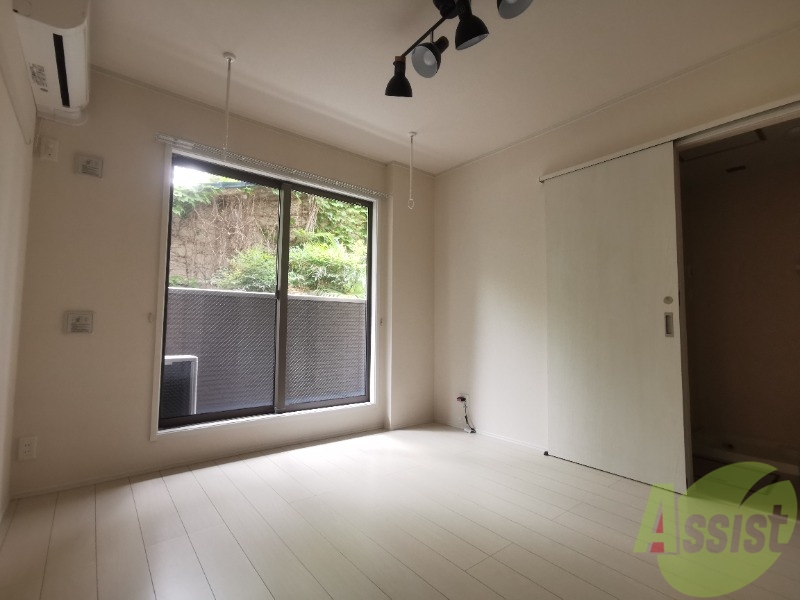 その他部屋・スペース　寝室もこちらの洋室になります。どうですか～？