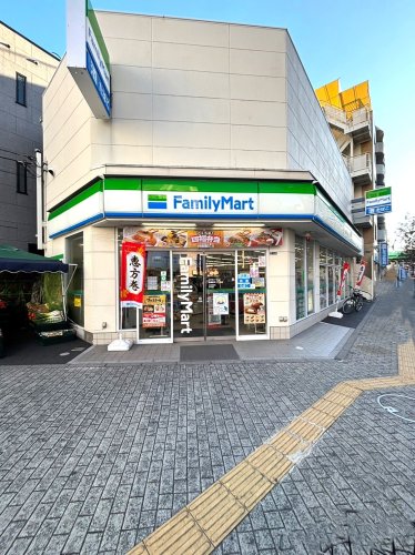 コンビニ　ファミリーマート 田端新町三丁目店（コンビニ）まで289m