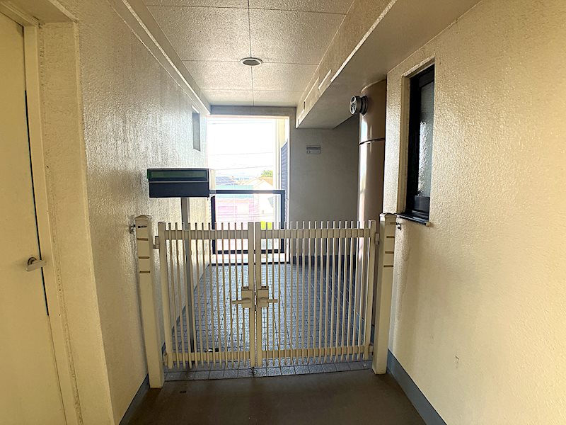 エントランス　各部屋玄関ポーチ付き