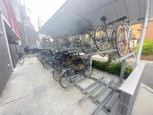 駐車場　敷地内には入居者専用の駐輪スペースもあります。