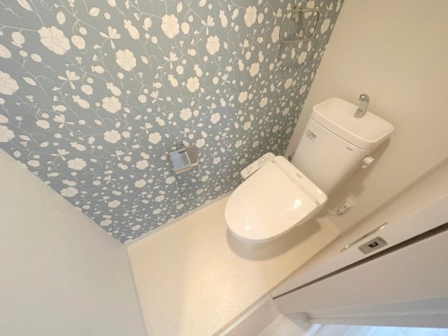 トイレ　綺麗なトイレにはウォシュレット標準装備です。