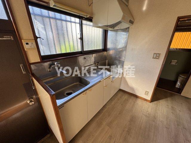 キッチン　1階のお部屋の写真となります。現況優先。