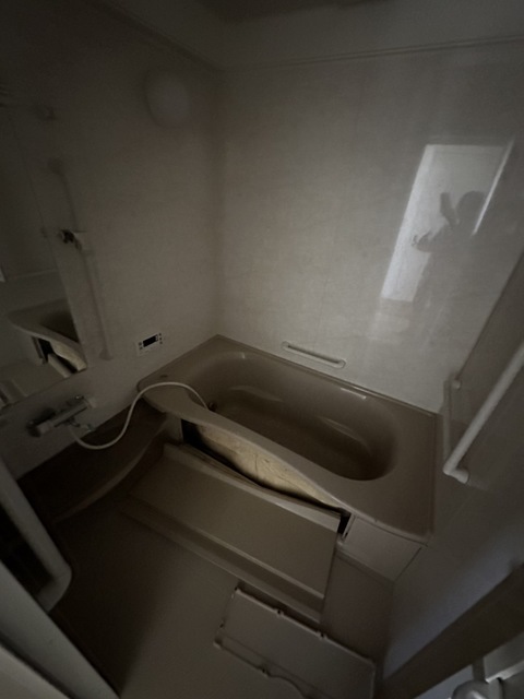 バス・シャワールーム　リフォーム前のお部屋です