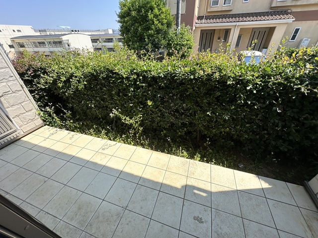 バルコニー　リフォーム前のお部屋です
