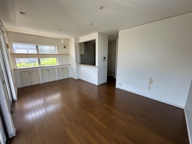 居室・リビング　リフォーム前のお部屋です
