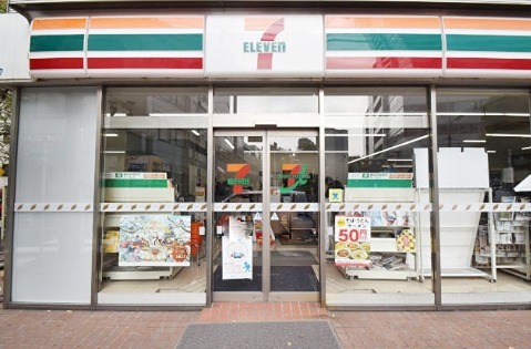 コンビニ　セブンイレブン 港区海岸3丁目店（コンビニ）まで85m