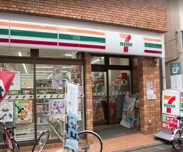 コンビニ　セブンイレブン明大前すずらん通り店（コンビニ）まで257m