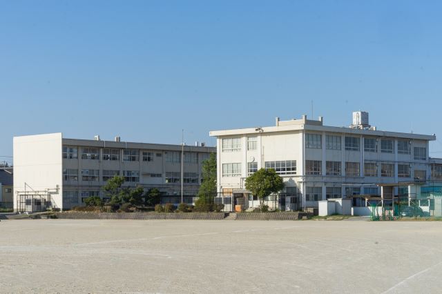 中学校　市立山手中学校（中学校）まで1600m