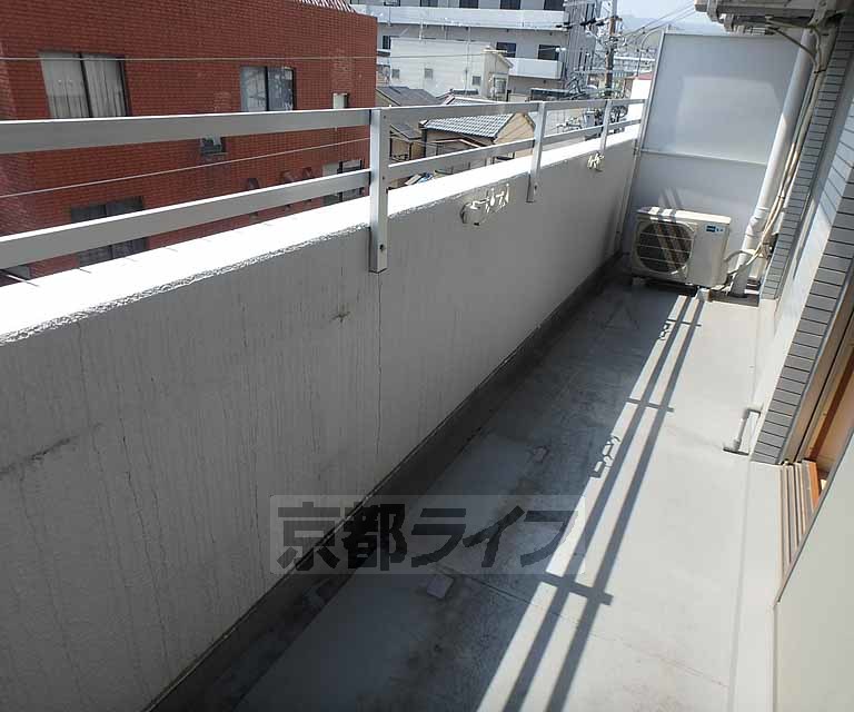 バルコニー　広めのベランダです