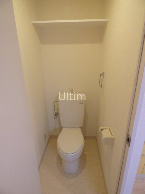 トイレ　違うお部屋の写真です。ご参考までに