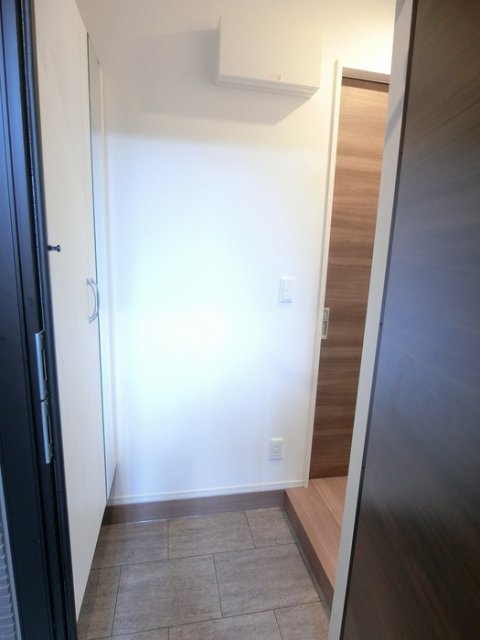 プレミア尾長西 A棟の玄関写真