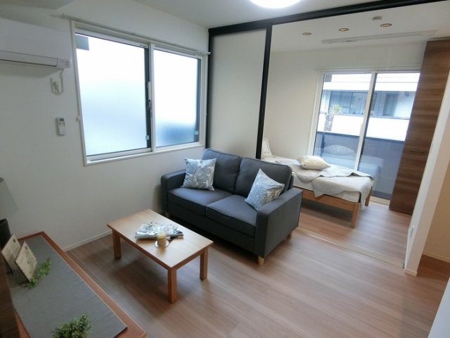 プレミア尾長西 A棟の居間写真