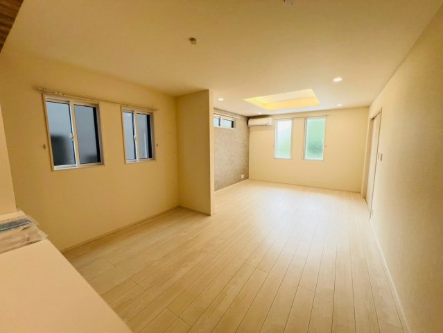名谷町戸建の居間写真