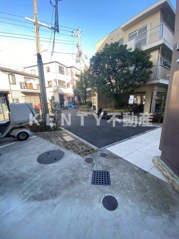 エントランス　ゆとりのあるエントランスです