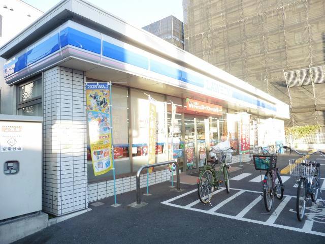 コンビニ　ローソン足立谷中五丁目店（コンビニ）まで585m