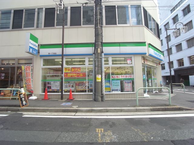 コンビニ　ファミリーマート（コンビニ）まで100m