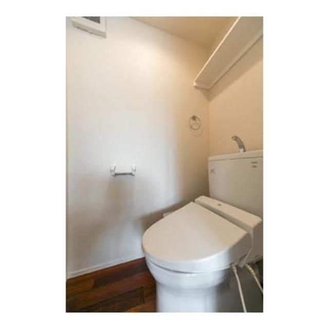 ＪＲ中央線 荻窪駅 徒歩11分 3階建 築19年のトイレ写真
