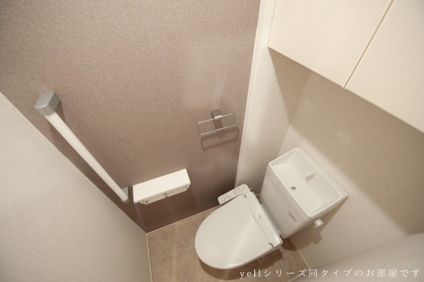 トイレ　※参考写真　同建築メーカー施工の同間取完成他物件のものです。